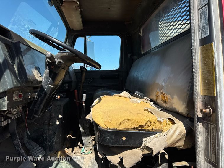 image for item DH9916 1995 International 4700 dump truck