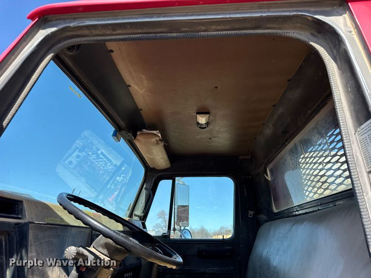 image for item DH9916 1995 International 4700 dump truck