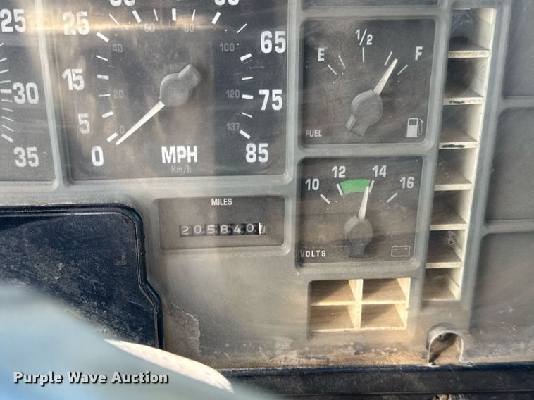 image for item DH9916 1995 International 4700 dump truck