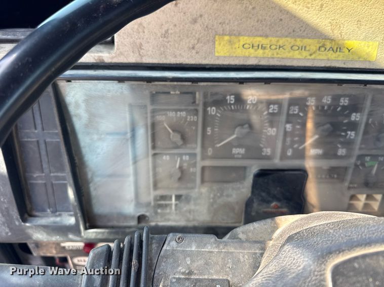 image for item DH9916 1995 International 4700 dump truck