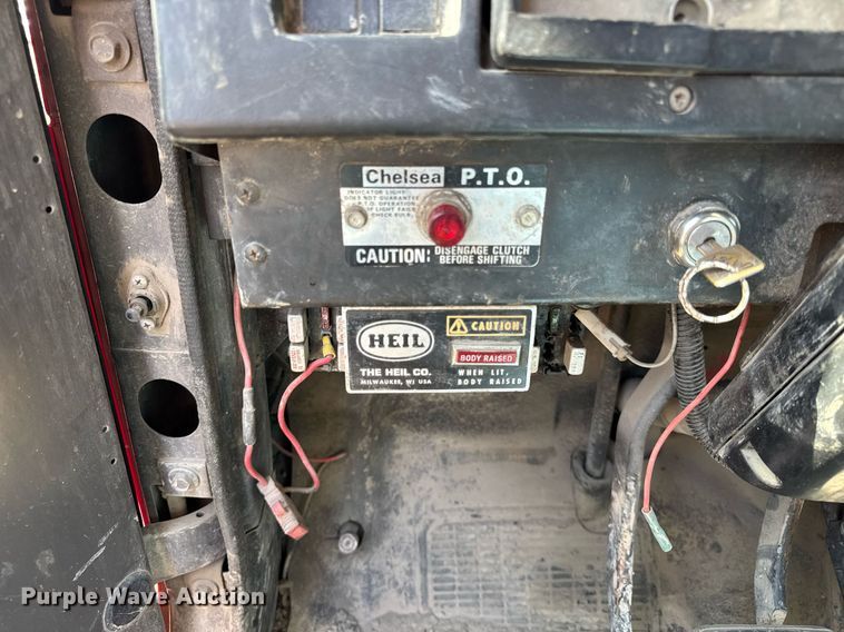 image for item DH9916 1995 International 4700 dump truck