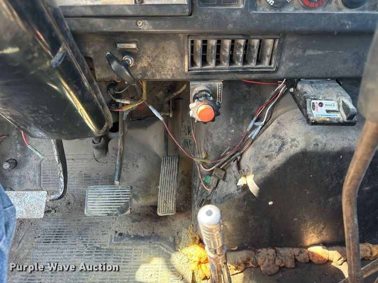 image for item DH9916 1995 International 4700 dump truck