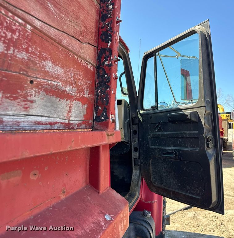 image for item DH9916 1995 International 4700 dump truck