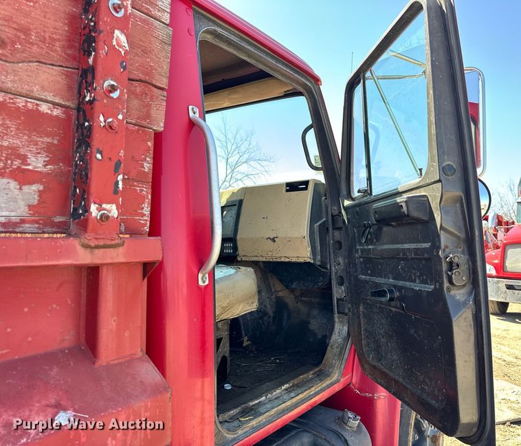 image for item DH9916 1995 International 4700 dump truck