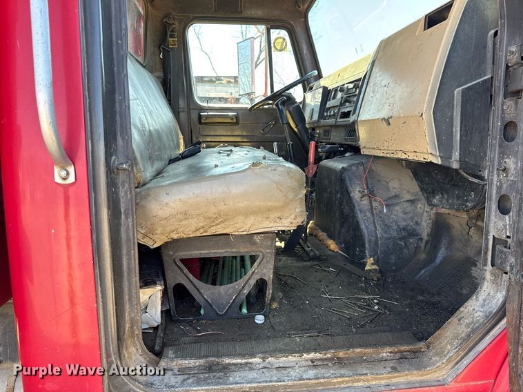 image for item DH9916 1995 International 4700 dump truck