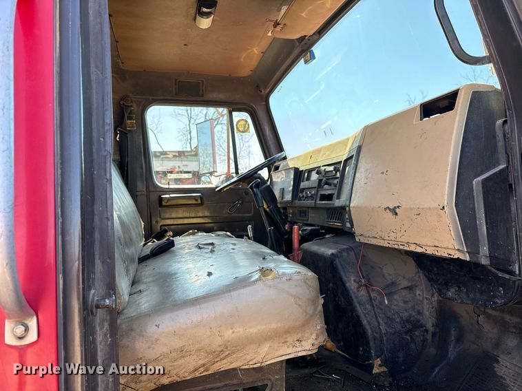 image for item DH9916 1995 International 4700 dump truck