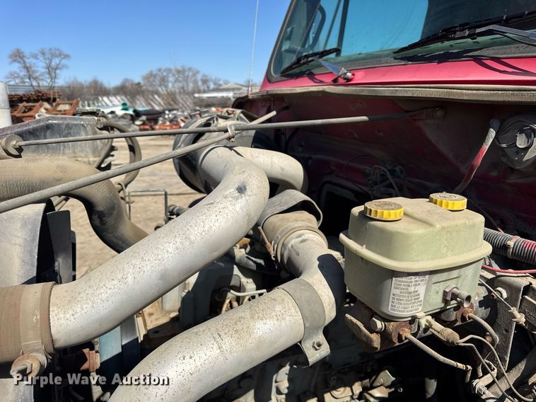 image for item DH9916 1995 International 4700 dump truck