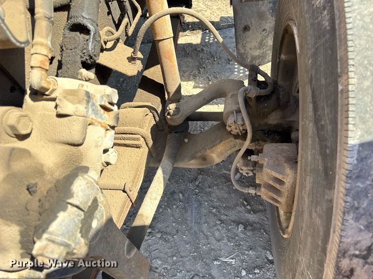 image for item DH9916 1995 International 4700 dump truck