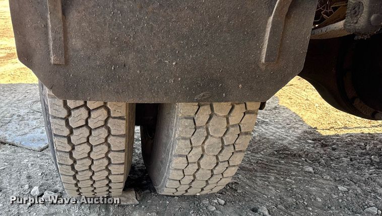 image for item DH9916 1995 International 4700 dump truck