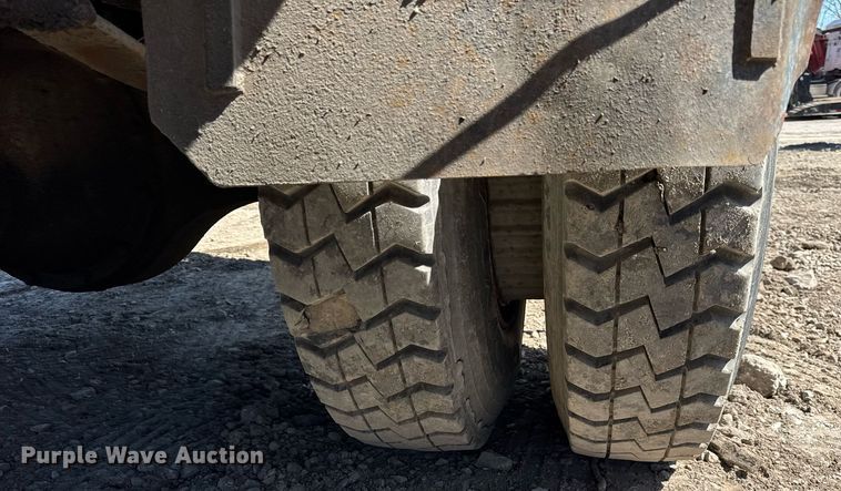 image for item DH9916 1995 International 4700 dump truck