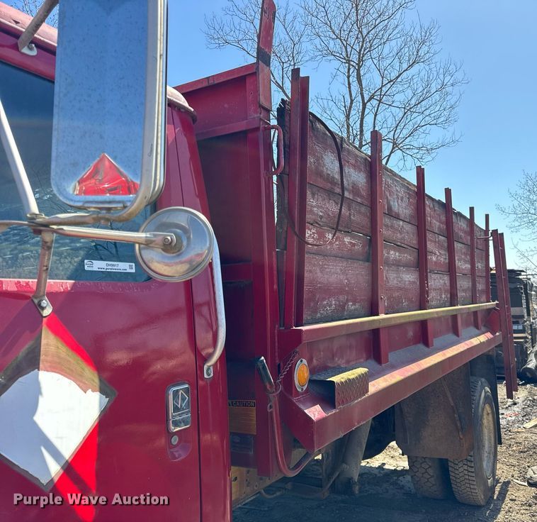 image for item DH9917 1994 International 4600 dump truck