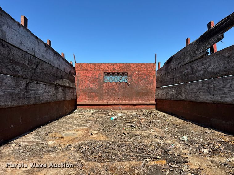 image for item DH9917 1994 International 4600 dump truck