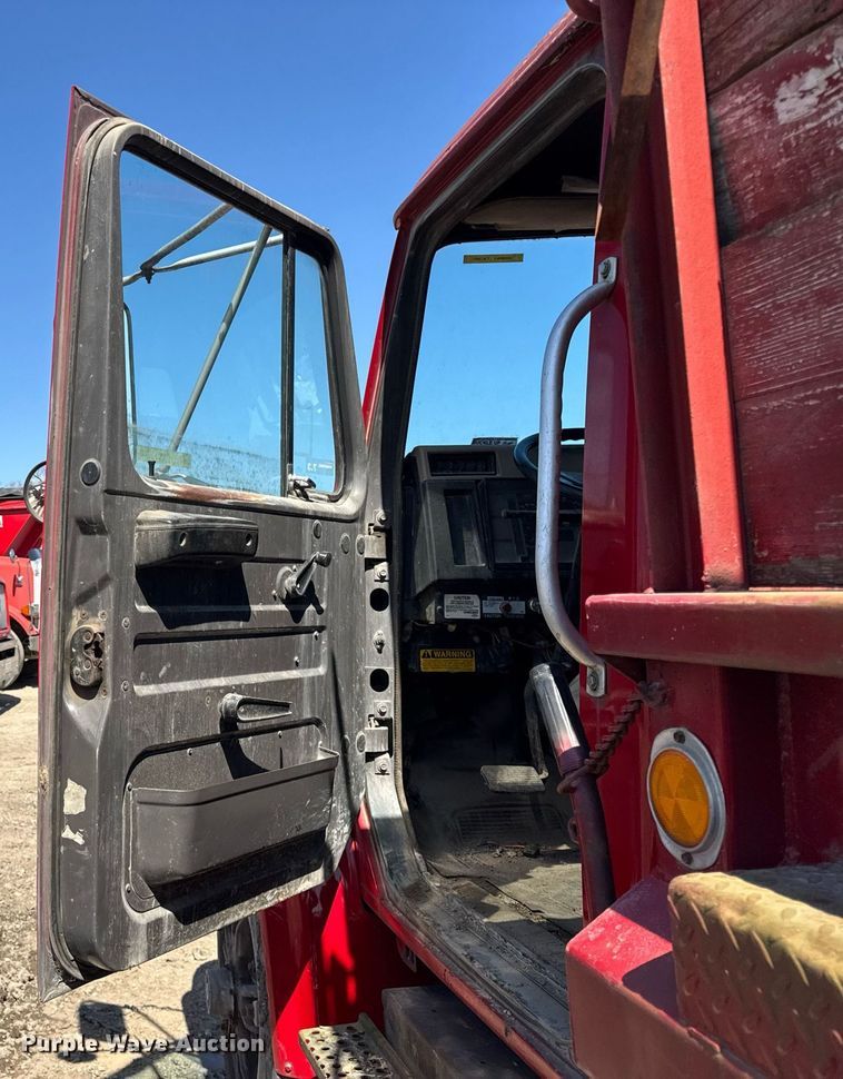 image for item DH9917 1994 International 4600 dump truck