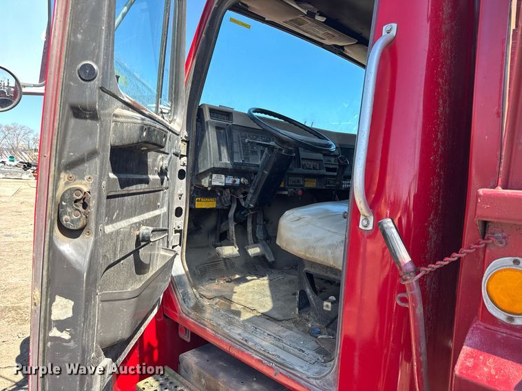 image for item DH9917 1994 International 4600 dump truck