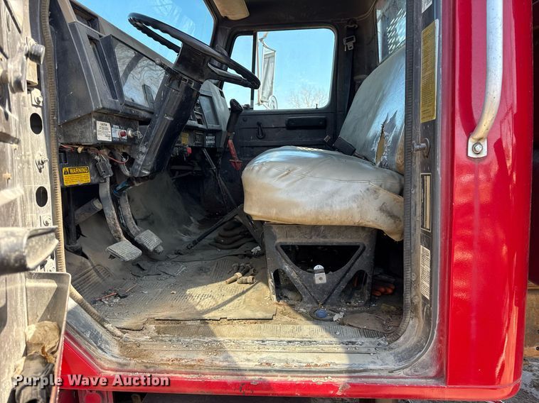 image for item DH9917 1994 International 4600 dump truck