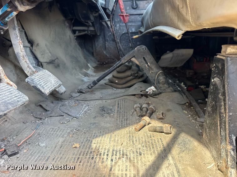 image for item DH9917 1994 International 4600 dump truck