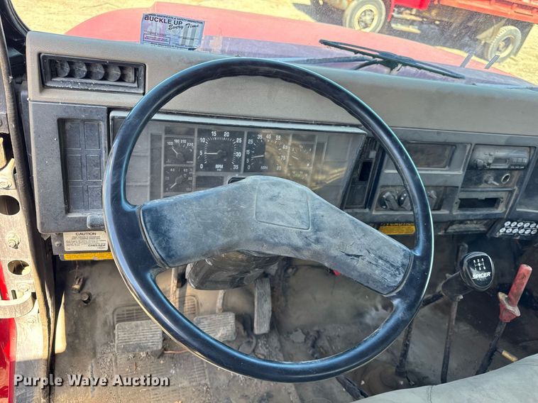 image for item DH9917 1994 International 4600 dump truck