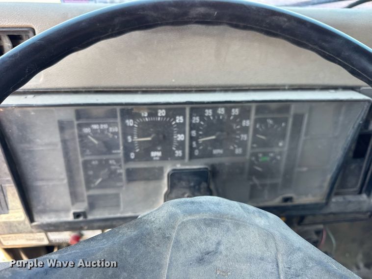 image for item DH9917 1994 International 4600 dump truck