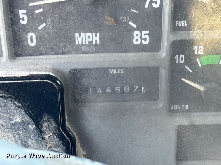 image for item DH9917 1994 International 4600 dump truck