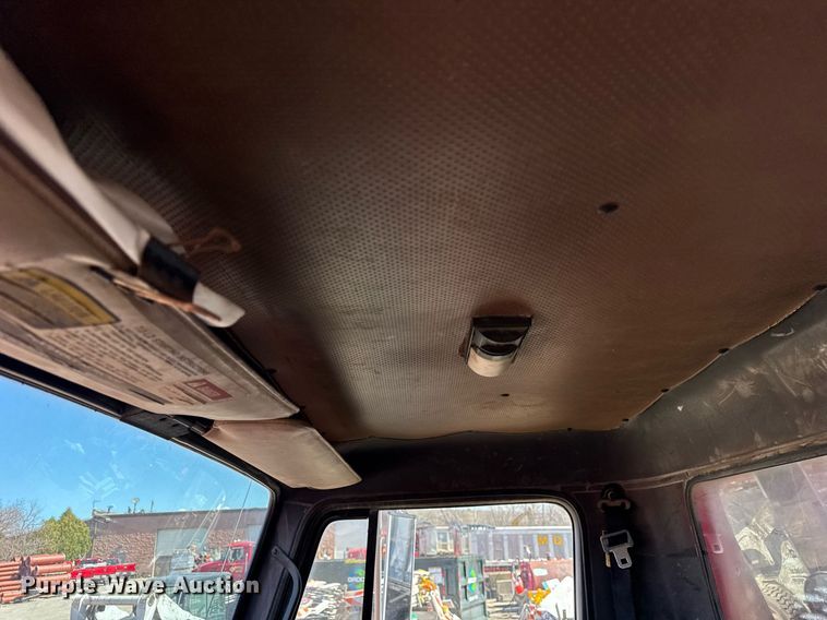 image for item DH9917 1994 International 4600 dump truck