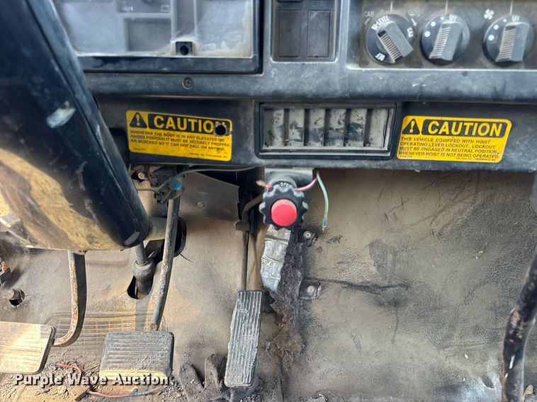 image for item DH9917 1994 International 4600 dump truck