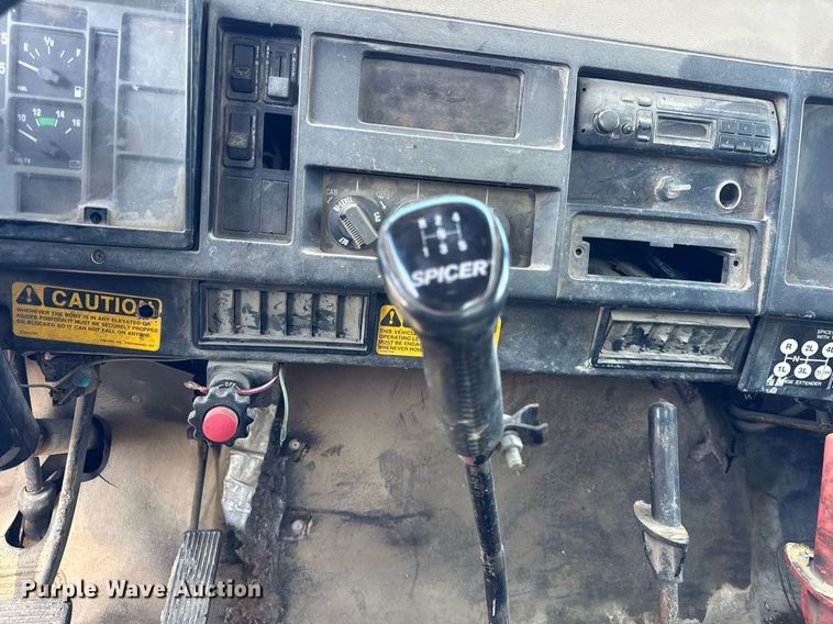 image for item DH9917 1994 International 4600 dump truck