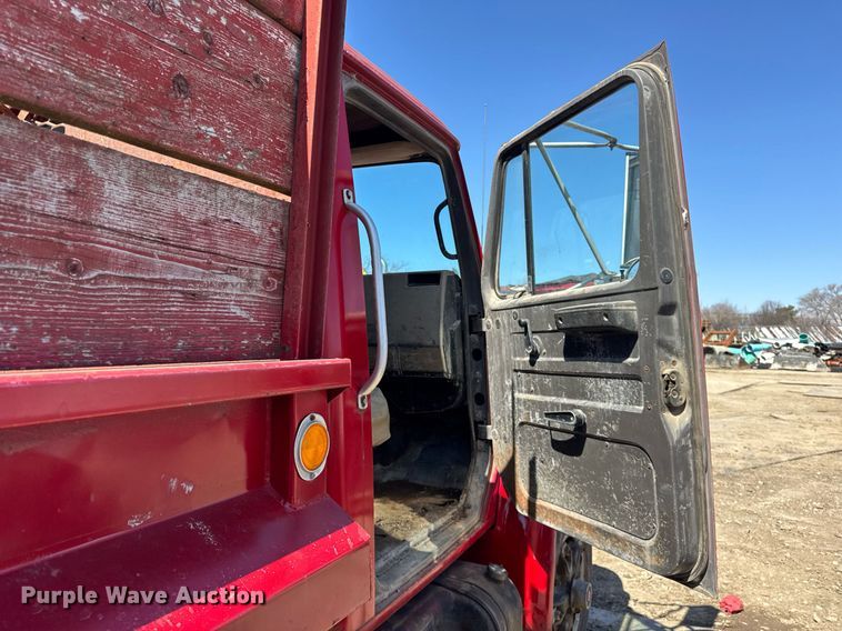 image for item DH9917 1994 International 4600 dump truck