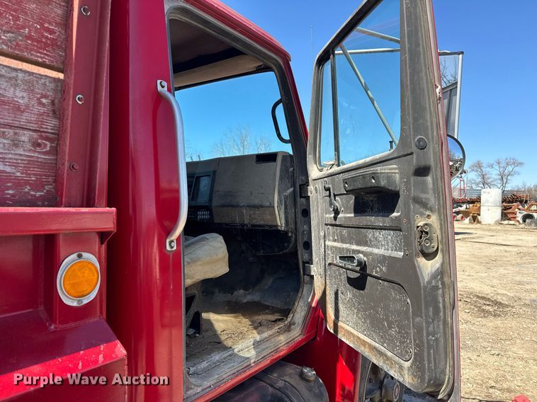 image for item DH9917 1994 International 4600 dump truck