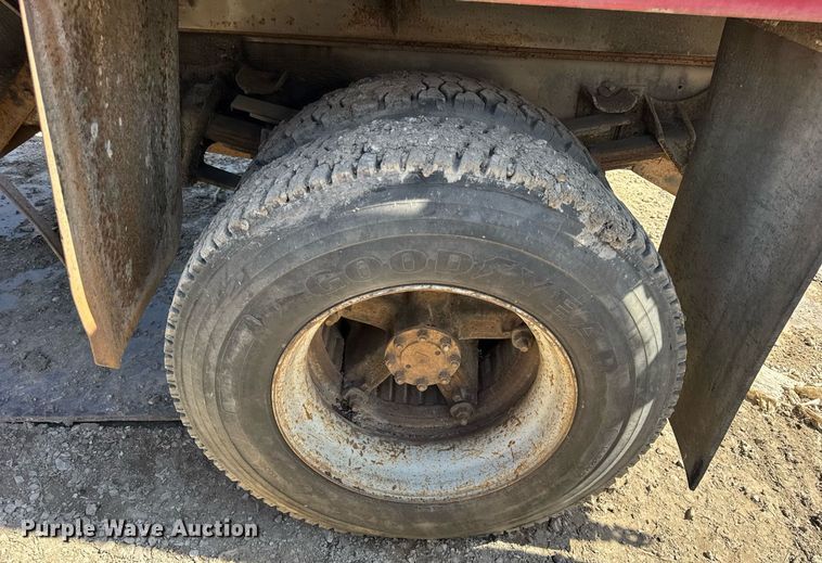 image for item DH9917 1994 International 4600 dump truck