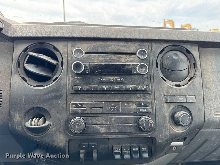 image for item DH9919 2015 Ford F550 Super Duty utility / service truck