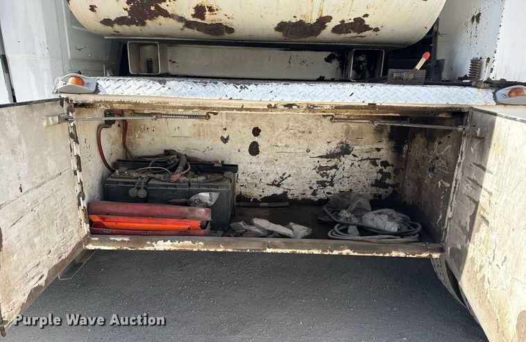 image for item DM5639 2003 Freightliner Business Class M2 fuel / lube truck