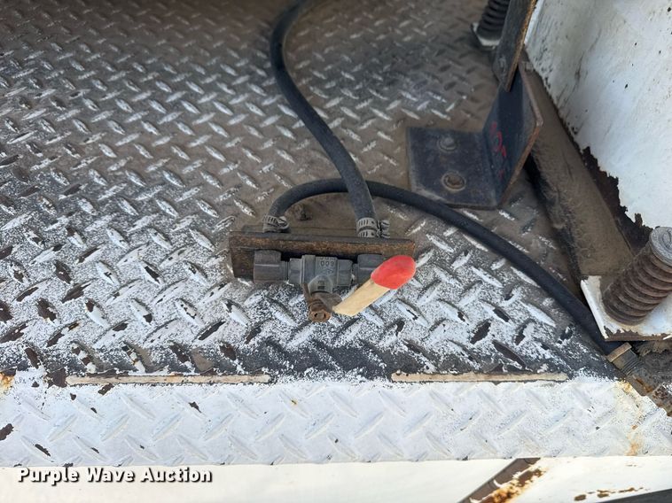 image for item DM5639 2003 Freightliner Business Class M2 fuel / lube truck