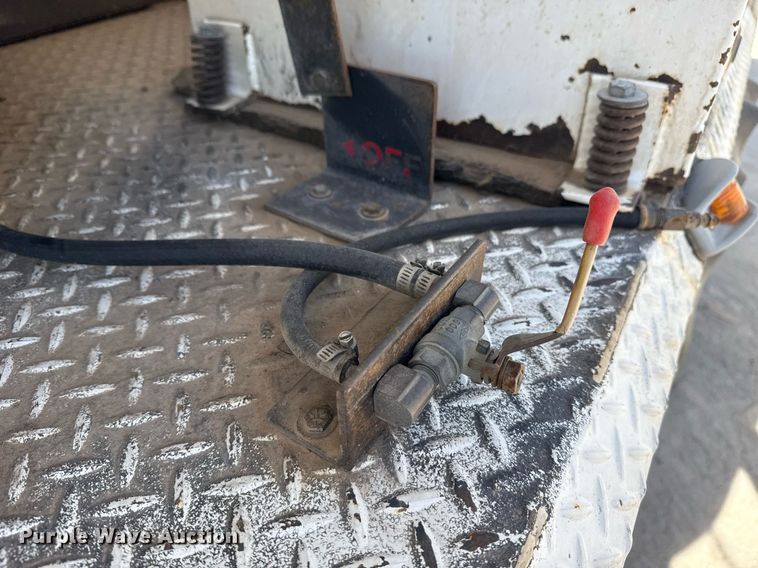 image for item DM5639 2003 Freightliner Business Class M2 fuel / lube truck