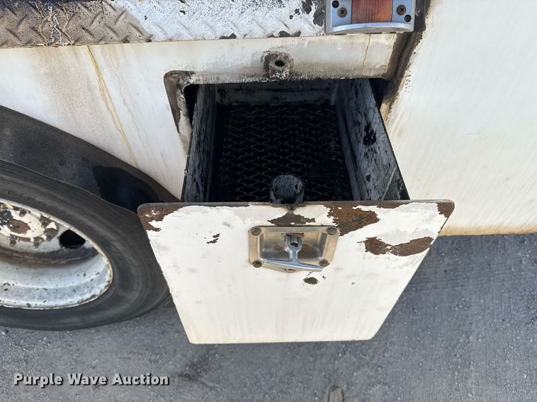 image for item DM5639 2003 Freightliner Business Class M2 fuel / lube truck