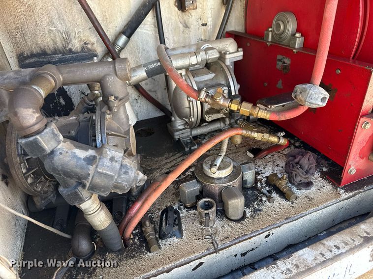 image for item DM5639 2003 Freightliner Business Class M2 fuel / lube truck