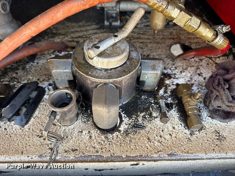 image for item DM5639 2003 Freightliner Business Class M2 fuel / lube truck