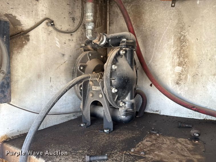 image for item DM5639 2003 Freightliner Business Class M2 fuel / lube truck