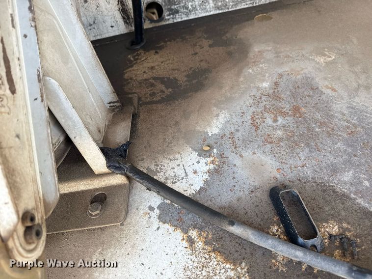 image for item DM5639 2003 Freightliner Business Class M2 fuel / lube truck