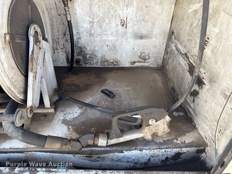 image for item DM5639 2003 Freightliner Business Class M2 fuel / lube truck