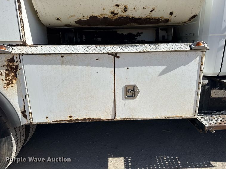 image for item DM5639 2003 Freightliner Business Class M2 fuel / lube truck