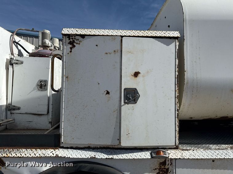 image for item DM5639 2003 Freightliner Business Class M2 fuel / lube truck