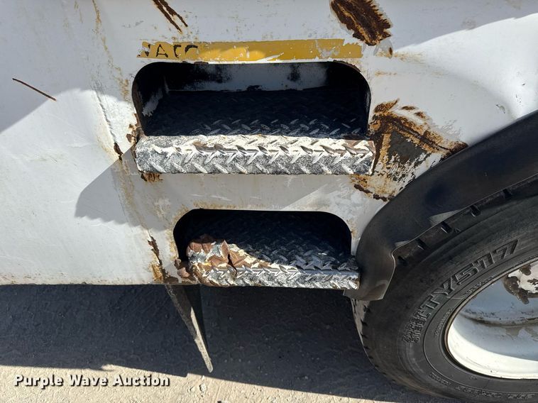 image for item DM5639 2003 Freightliner Business Class M2 fuel / lube truck