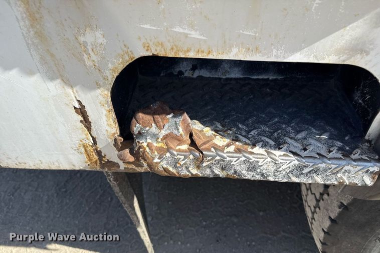 image for item DM5639 2003 Freightliner Business Class M2 fuel / lube truck