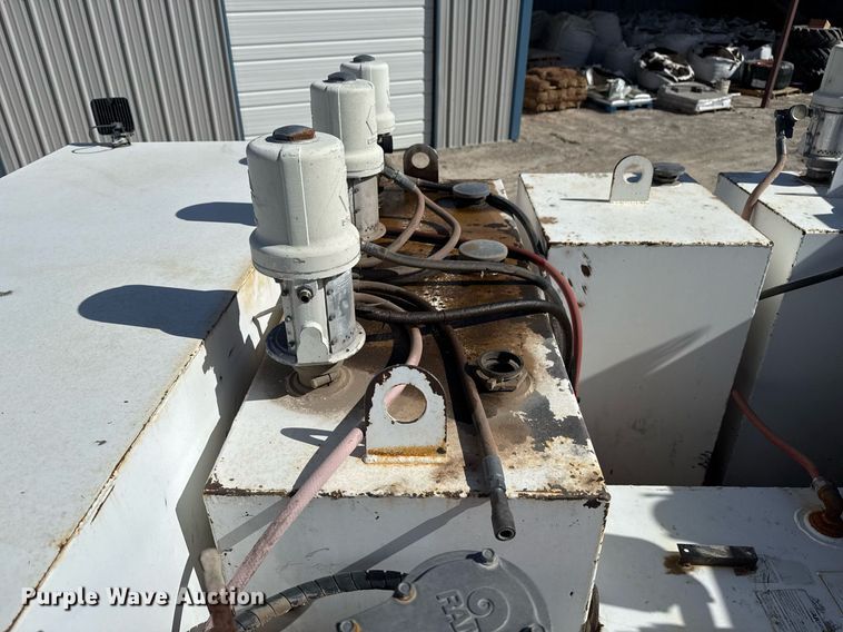 image for item DM5639 2003 Freightliner Business Class M2 fuel / lube truck