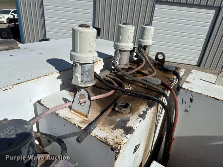 image for item DM5639 2003 Freightliner Business Class M2 fuel / lube truck