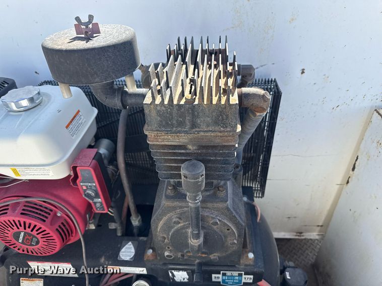 image for item DM5639 2003 Freightliner Business Class M2 fuel / lube truck