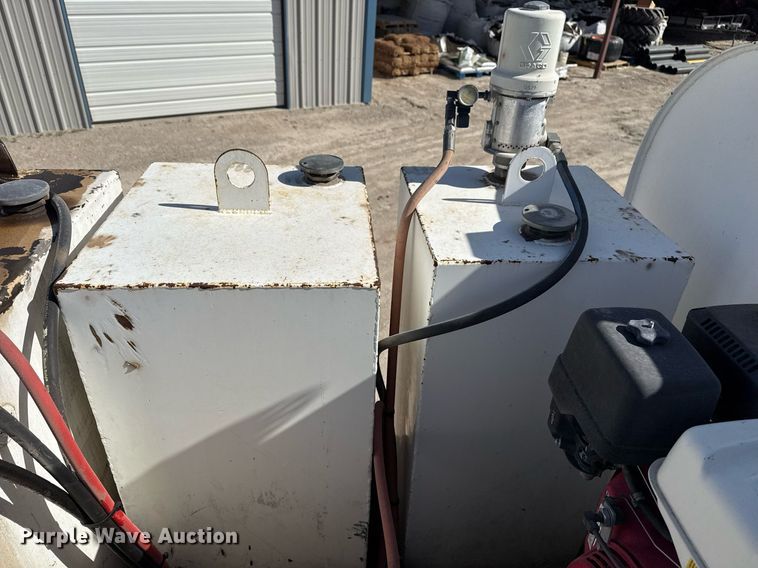 image for item DM5639 2003 Freightliner Business Class M2 fuel / lube truck