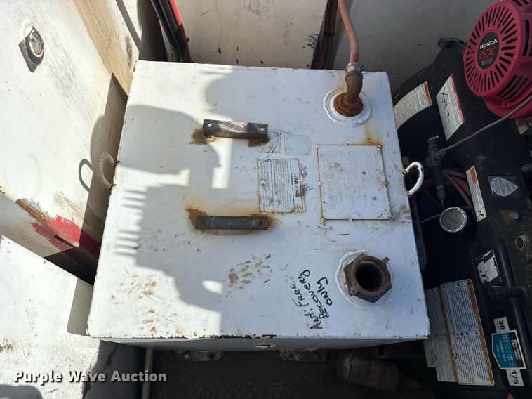 image for item DM5639 2003 Freightliner Business Class M2 fuel / lube truck