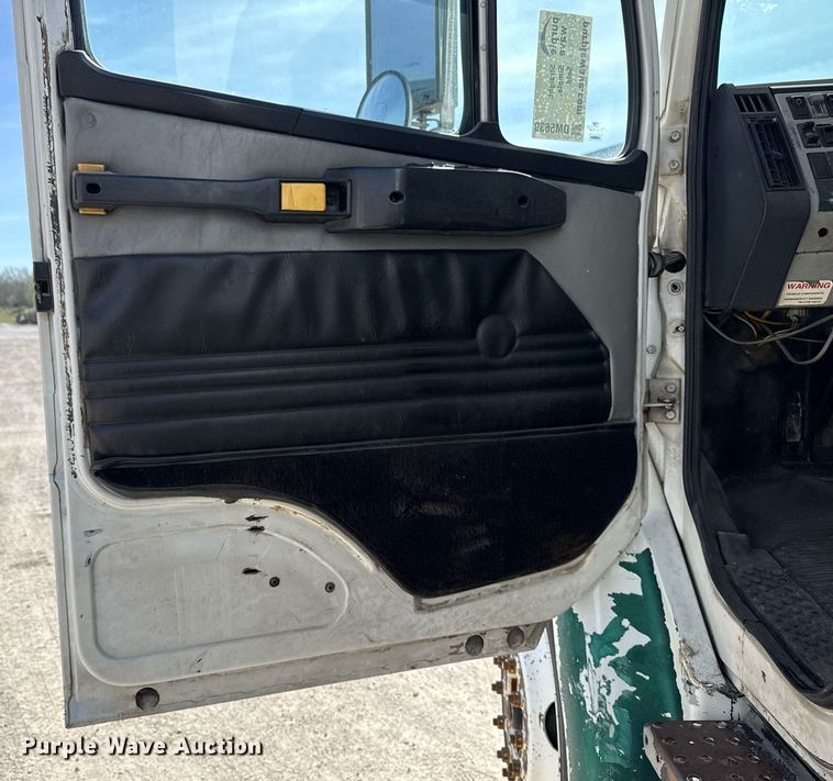 image for item DM5639 2003 Freightliner Business Class M2 fuel / lube truck