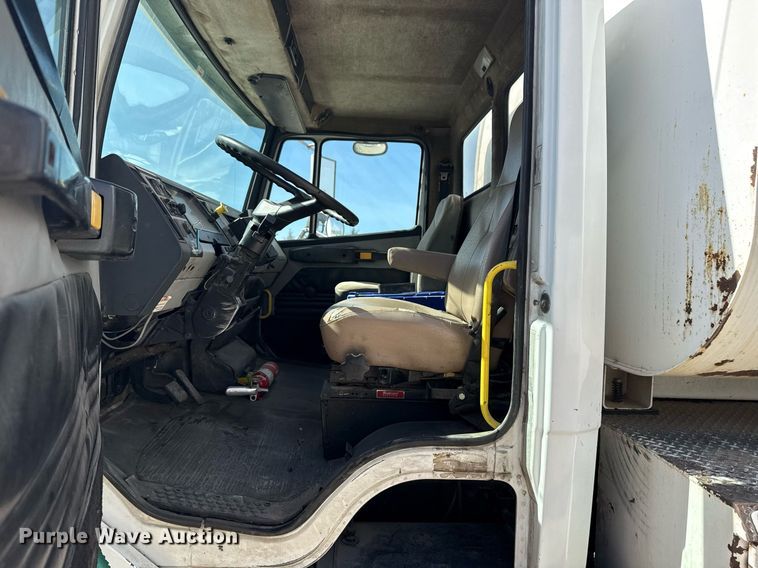 image for item DM5639 2003 Freightliner Business Class M2 fuel / lube truck